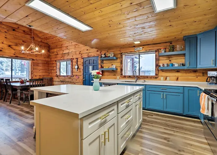Holiday home Furnished Deck: In Coconino National Forest